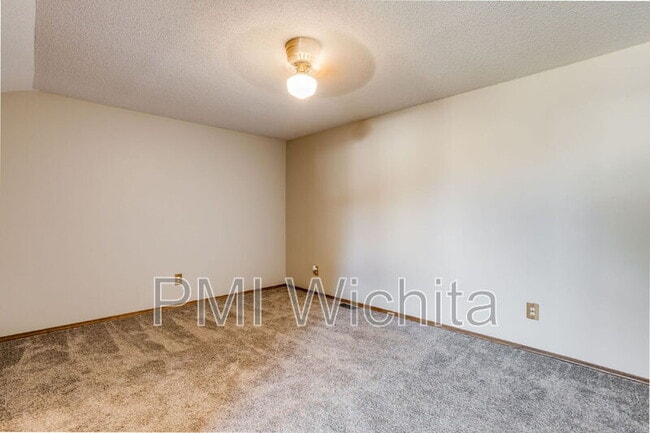 Building Photo - 1707 E Pinion Rd