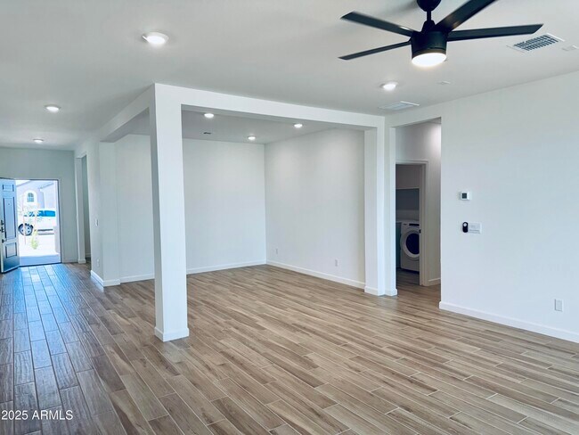 Building Photo - 15357 W Cottontail Ln