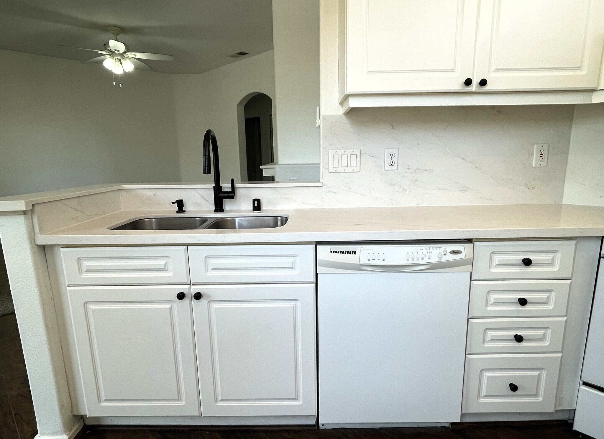 Building Photo - 10776 Sabre Hill Dr