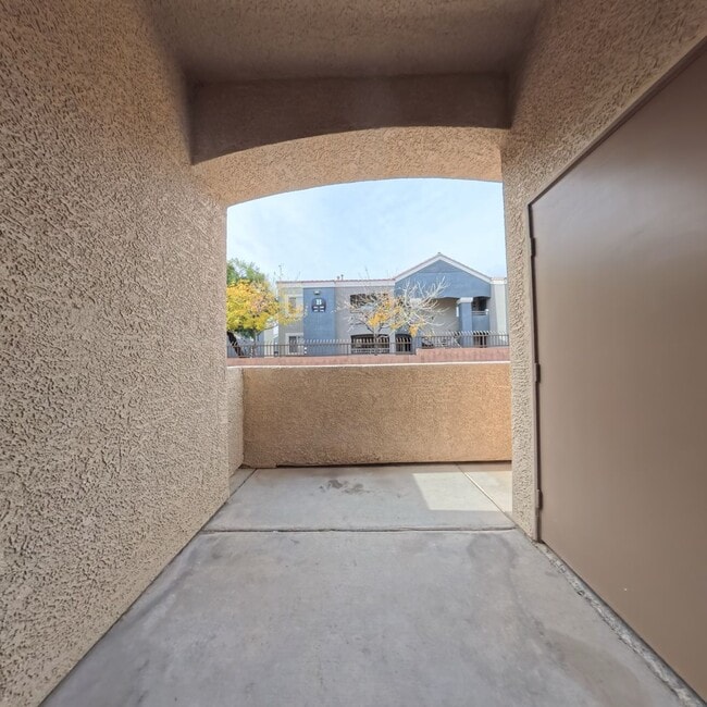 Building Photo - 8725 W Flamingo Rd