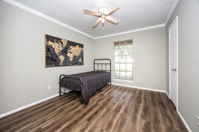 Building Photo - Move in ready 3 Bed 2 Bath Home in East Central School District!