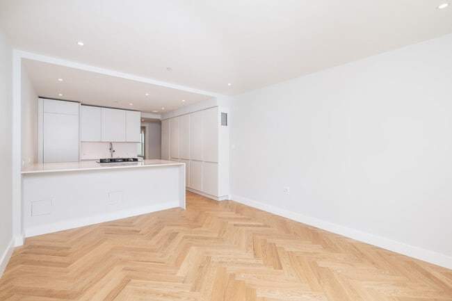 Building Photo - 32 Commonwealth Ave