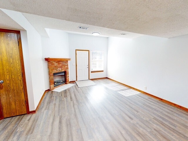 Building Photo - 1327 E 21st Ter