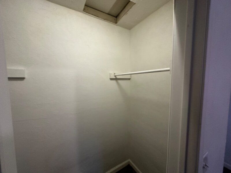 Building Photo - 1431 NE 27th St