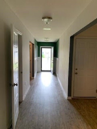 Building Photo - 519 E Marigold Dr