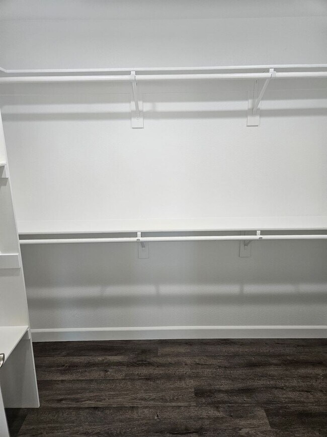 Building Photo - STUNNING CUSTOM APPLE VALLEY HOME