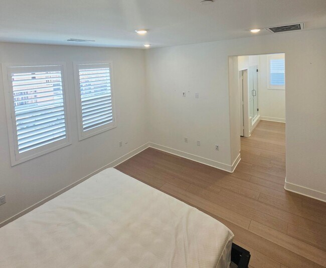 Building Photo - Newly-Buit Home in Great Park