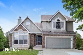 Building Photo - 1824 SW Pinecreek Ct