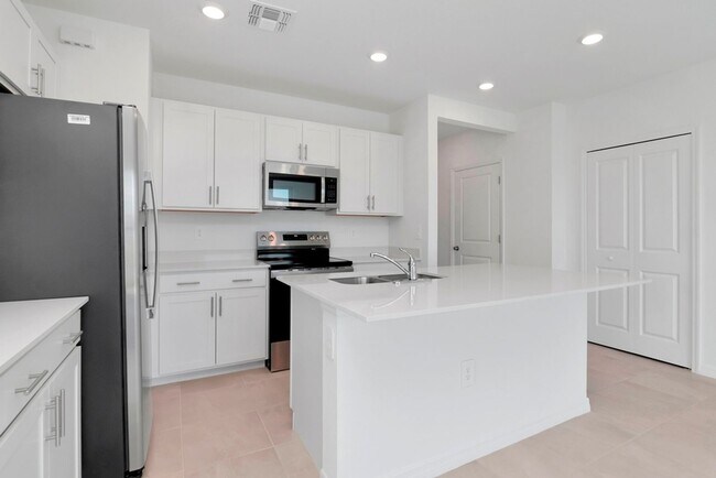 Building Photo - Brand-New 3BR/2.5BA Townhome in Lakewood Ranch — Internet, Trash & Lawn Care Included