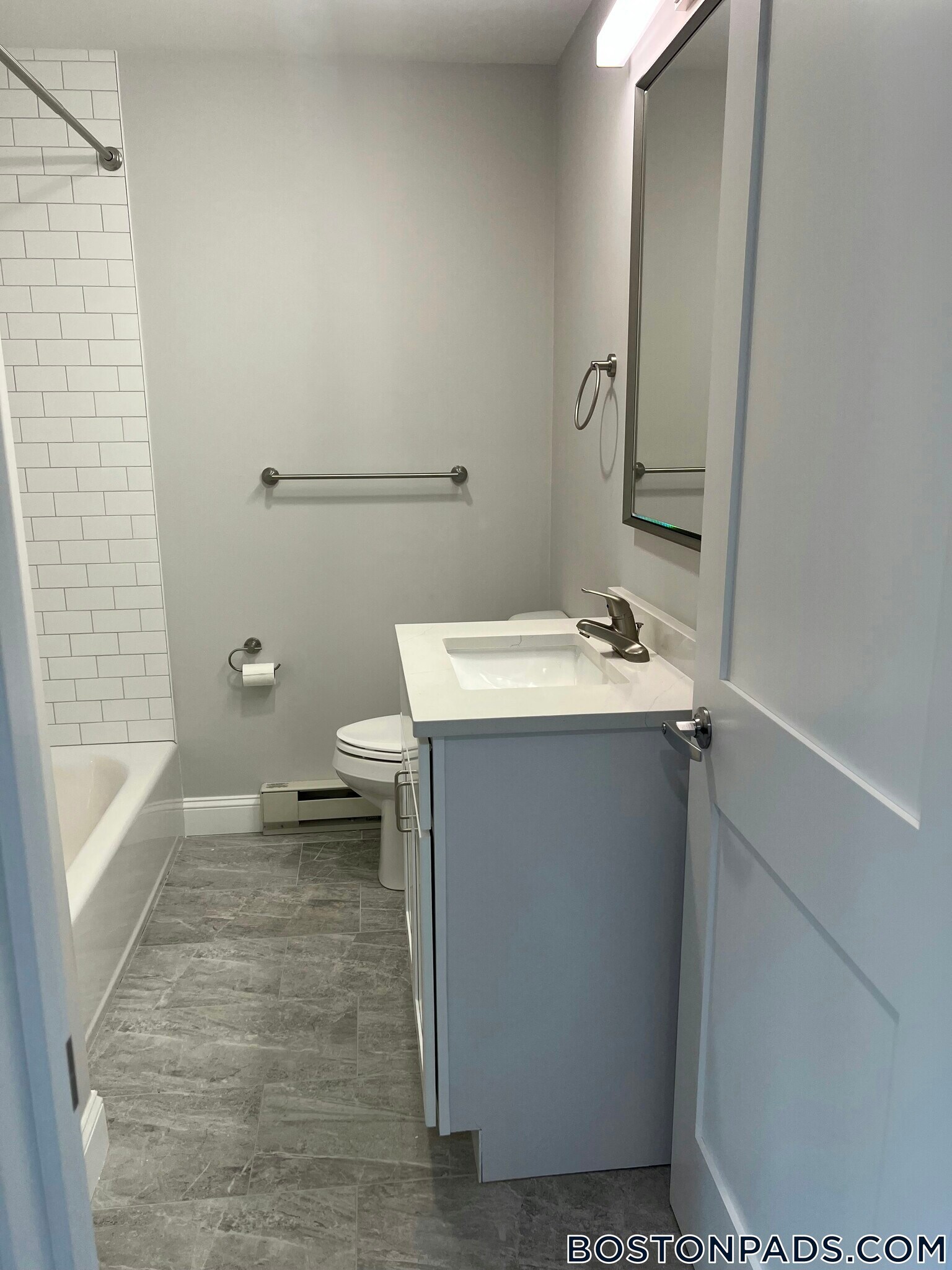 Building Photo - 328 Bank St