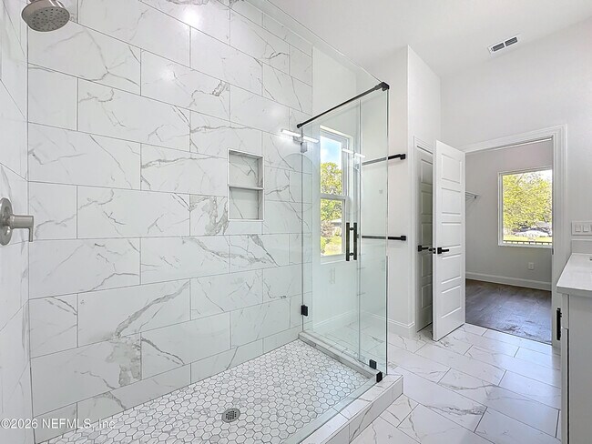 Building Photo - 2121 Broadwater Dr