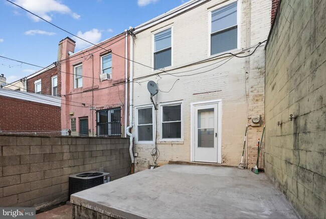 Building Photo - 2710 S Fairhill St