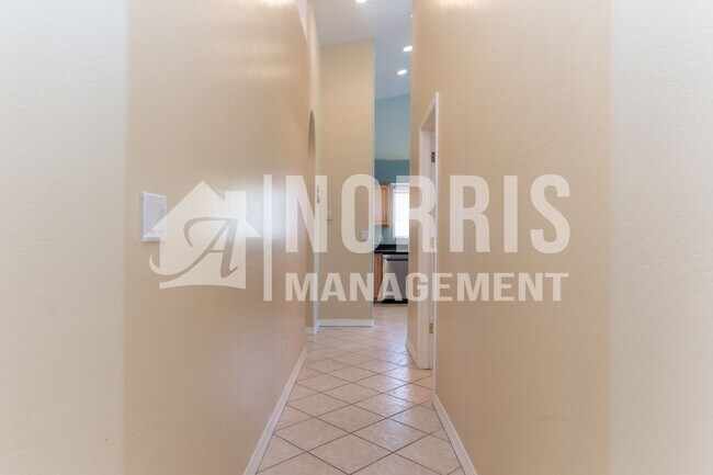 Building Photo - Beautiful Home Located in The Links