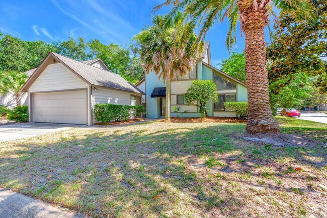 Building Photo - Prime Location Near Ravenel Bridge & Charl...