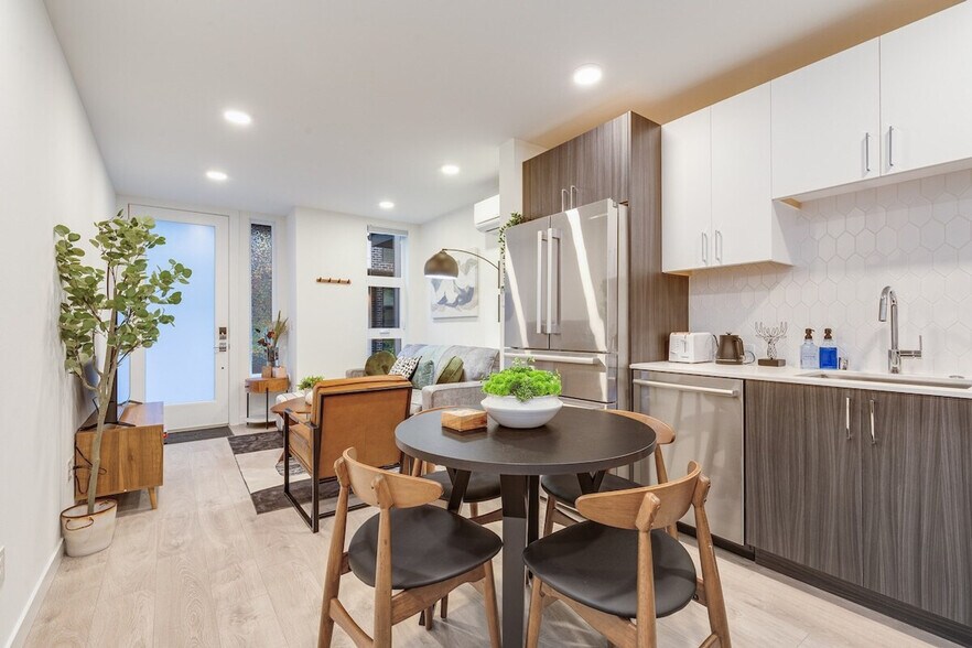 Building Photo - 1431 E Howell St