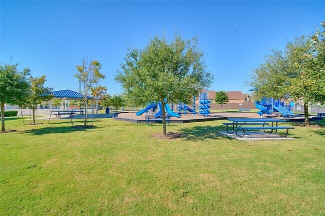 Building Photo - 505 Willow Walk Dr