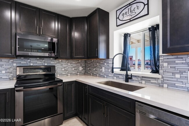 Building Photo - 2150 Lake Havasu Plaza