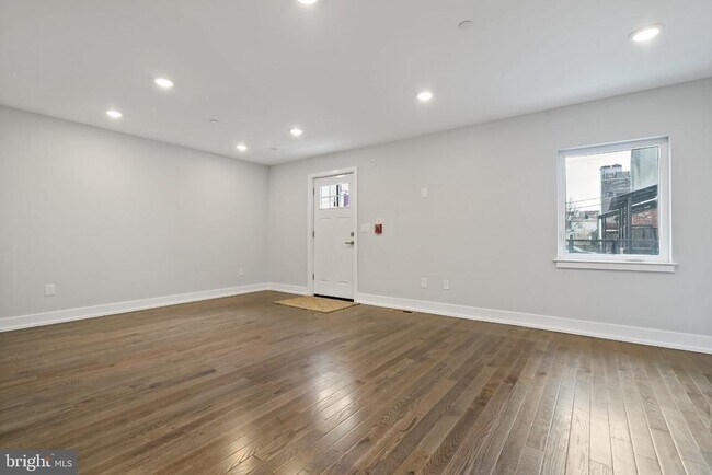 Building Photo - 1530 N Palethorp St