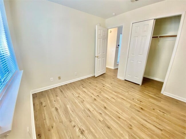 Building Photo - 196 Unity