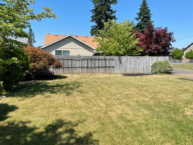 Building Photo - 3-Bedroom Home in Beaverton!