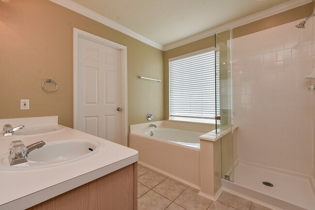 Building Photo - 11911 Brantley Haven Dr