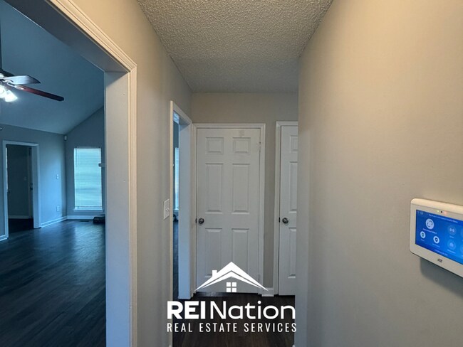 Building Photo - ACT FAST! 3BR/2BA in Birmingham | Vaulted Ceilings & Fireplace | 2-Car Garage!