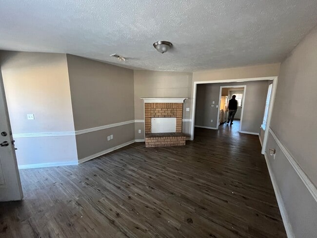Building Photo - 2071 Cooperwell Rd