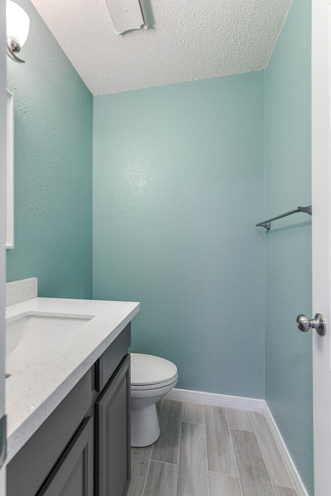 1/2 Bath - 3260 Cypress Ln