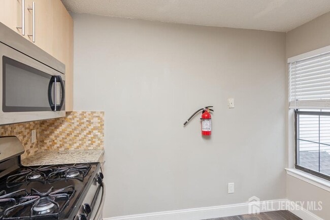 Building Photo - 208 Sunshine Ct