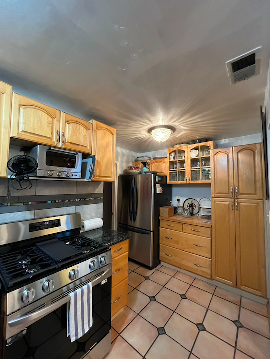 Kitchen - 12678 Dewey St