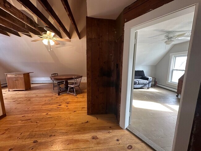 Building Photo - 110 Estey St