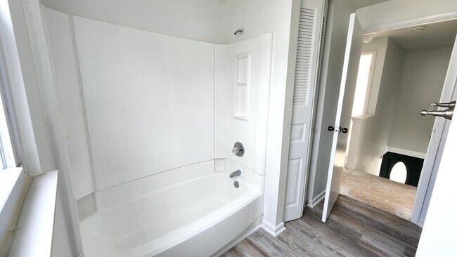 Building Photo - 259 Windsor Castle Dr