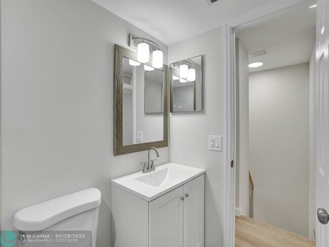 Building Photo - 8503 NW 35th Ct