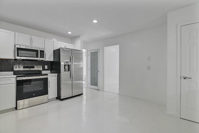 Building Photo - 198 White Pine Trl