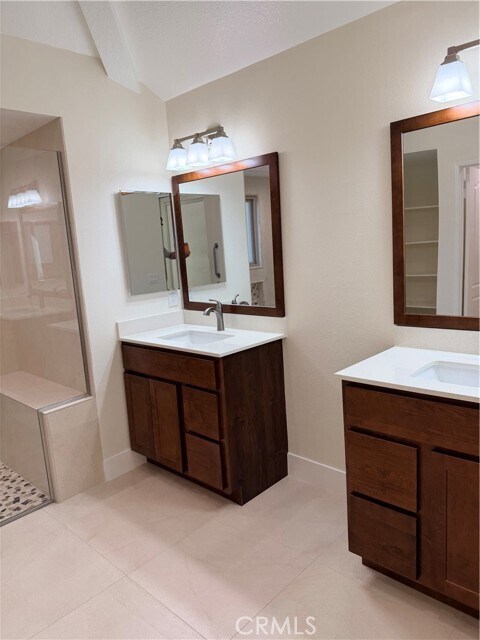 Building Photo - 705 Bay Hill Dr