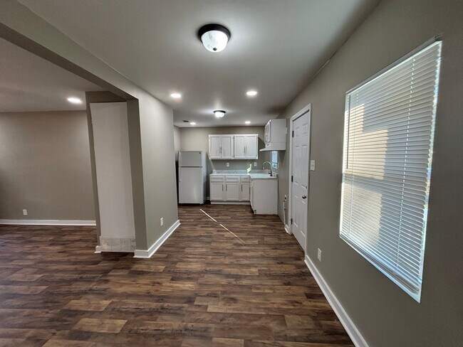 Building Photo - 3546 Debby Dr