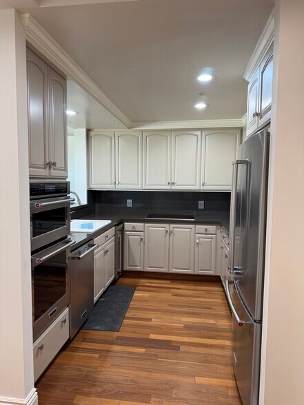 Building Photo - 75 Folsom St