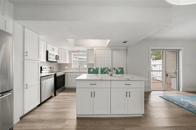 Building Photo - 4300 Hector Ct