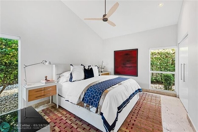 Building Photo - 2416 Bayview Dr