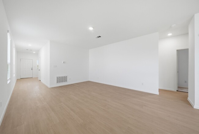 Building Photo - 833 High Mesa Ln