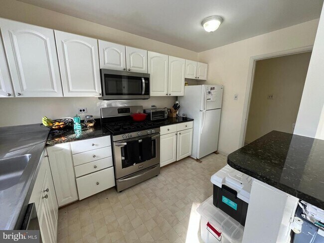 Building Photo - 10670 Weymouth St