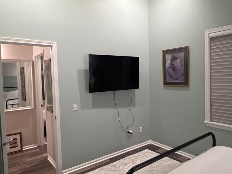 Master bedroom - 4135 Chilberg Ave SW