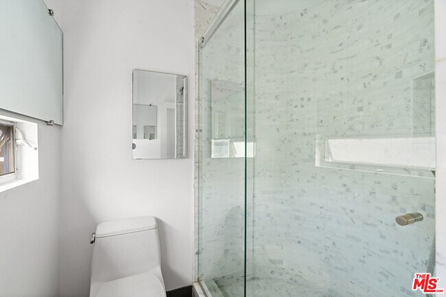 Building Photo - 1015 Marine St