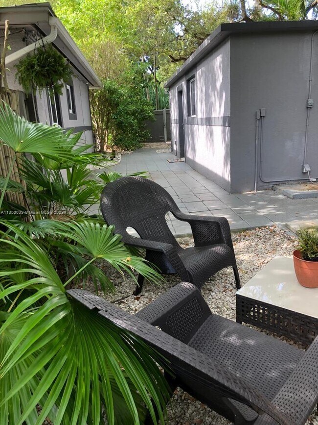 Building Photo - 385 NE 82nd Terrace