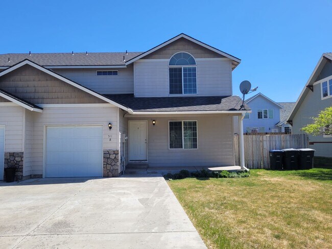 Primary Photo - 511 Sandalwood Pl