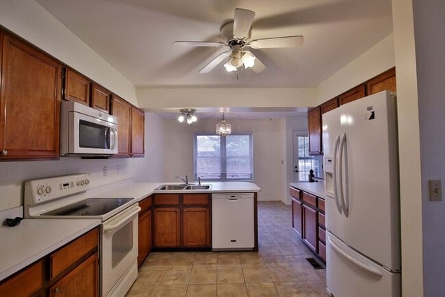 Building Photo - 3 Bedroom, 2.5 Bath Townhome