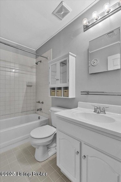 Building Photo - 44 Lake Ave