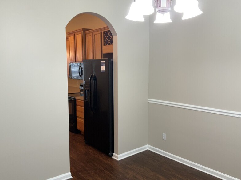 Building Photo - 2711 Salina Ct