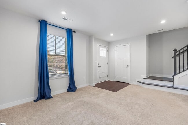 Building Photo - 23 Itasca Dr