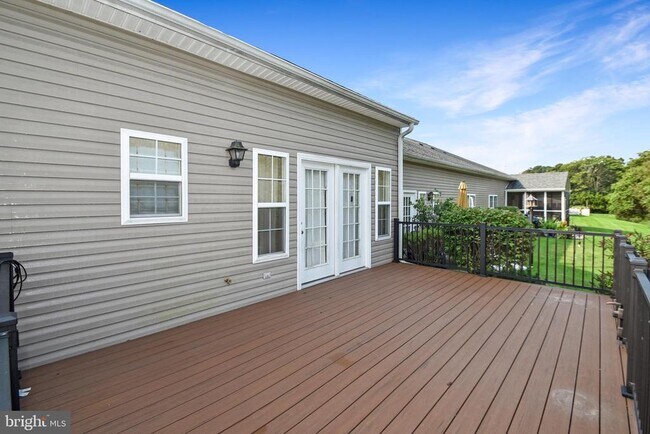 Building Photo - 102 Peregrine Ln